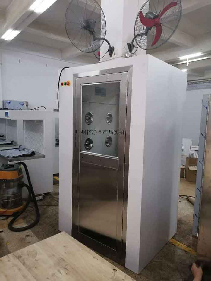 風淋室的外殼尺寸,包括長度、寬度和高度。 風淋室的外殼尺寸,包括長度、寬度和高度。