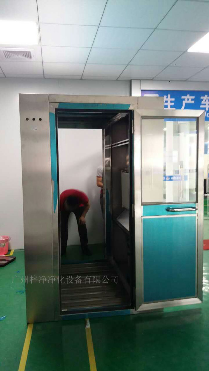 安裝風淋室的地面應保持平整 安裝風淋室的地面應保持平整